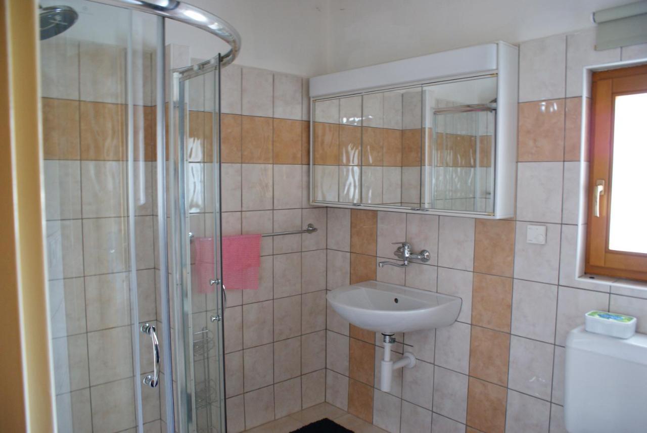 Abgeschiedene Ferienwohnung im Böhmerwald Kasperske Hory Exterior foto